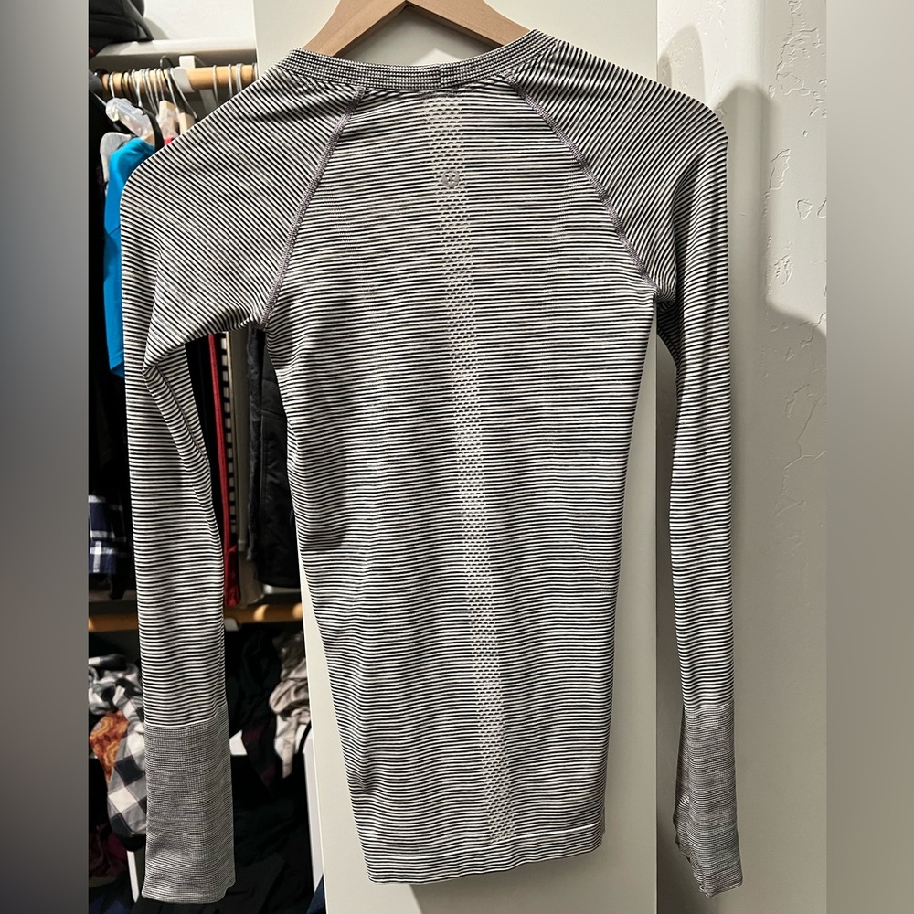 Lulu lemon long sleeve swiftly tech shirt